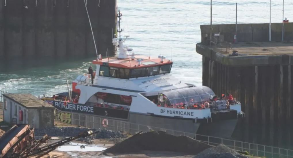 mbi-700-emigrante-kaluan-kanalin-e-la-manshit-te-shtunen