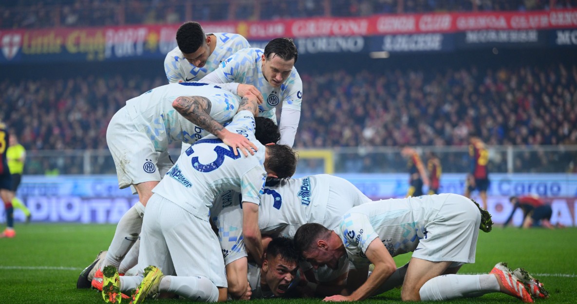 inter-nuk-perserit-gabimin-e-milanit-dhe-napolit,-fiton-ne-genoa-dhe-ngjitet-ne-krye-(video)