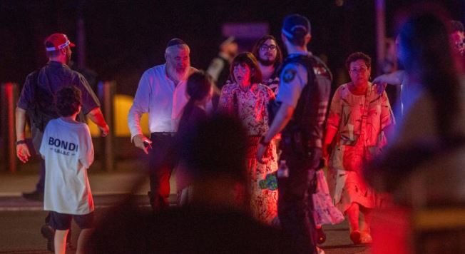 rendohet-bilanci,-shkon-ne-16-numri-i-viktimave-nga-masakra-ne-sydney,-40-te-tjere-te-plagosur.-kater-femije-ne-gjendje-te-rende