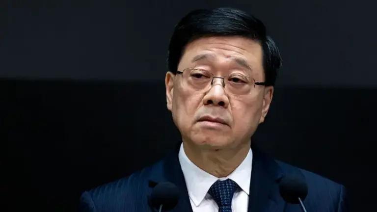 hong-kong/-manjati-i-medias-jimmy-lai,-shpallet-fajtor-per-dy-akuza-per-sigurine-kombetare