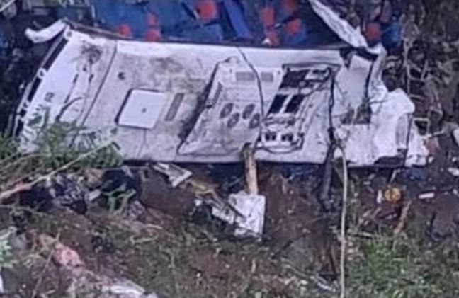 kolumbi/-autobusi-me-nxenes-bie-ne-gremine,-16-viktima-dhe-dhjetera-te-plagosur