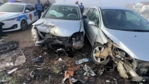 aksident-ne-maqellare-peshkopi,-dy-makinat-‘cope’-nga-perplasja.-plagoset-cifti-i-bashkeshorteve,-gruaja,-shtatzene