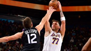 nba/-fitore-ne-“frymen-e-fundit”,-lakers-“thyen”-phoenix,-zhgenjen-golden-state