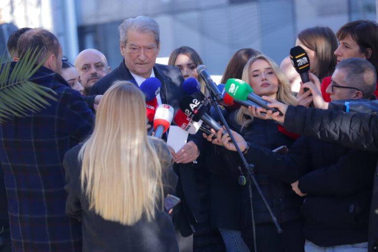 berisha-ne-spak,-braho-te-dumani/-ish-kryeministri-shkon-ne-prokurori-per-masen-“detyrim-paraqitje”