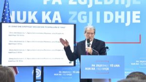 “do-paraqes-fakte”/-berisha-ben-paralajmerimin-e-radhes:-si-paketa-e-maleve-u-kthye-ne-“paketen-e-droges-dhe-mafies”