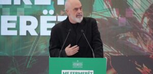 “bashkia-partner-i-sigurt-i-fshatit”/-rama-me-fermeret:-buxheti-do-vazhdoje-te-rritet!-shqiperia-do-kete-banken-e-zhvillimit