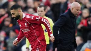 slot:-nuk-kam-asnje-problem-per-te-zgjidhur-me-salah,-ai-eshte-njesoj-si-cdo-lojtar-tjeter-i-liverpool