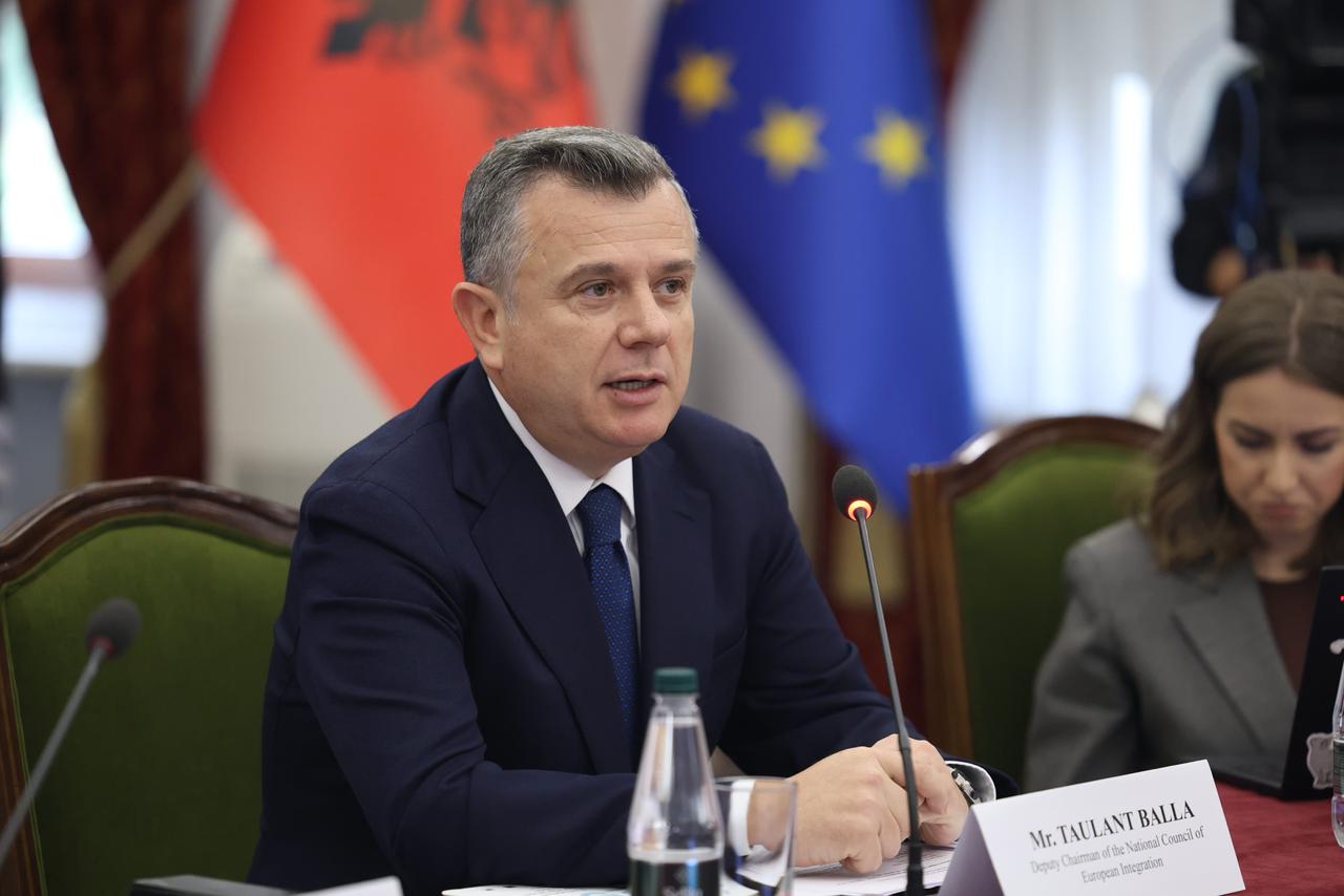 “aman-mos-votoni-per-ate-se-eshte-e-cmendur-apo-e-pabese”,-balla-i-pergjigjet-berishes-per-avokatin-e-popullit:-bete-hajgare-me-procesin!-boll-me-lojera-“macja-me-miun”