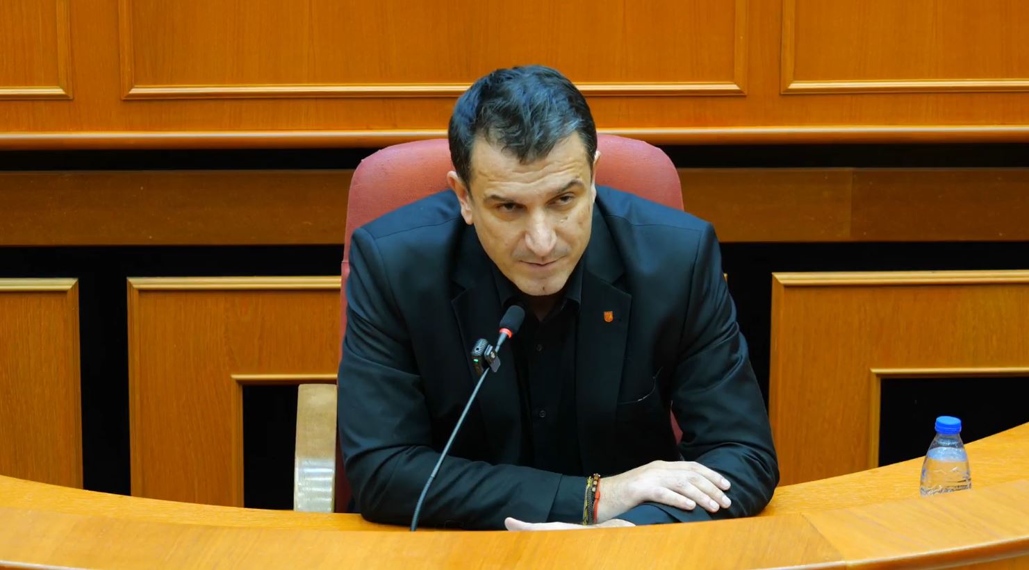 veliaj:-te-shkoj-ne-zyre-per-buxhetin/-leter-keshillit-bashkiak:-kerko-leje-ne-spak