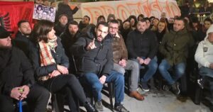 video/-“prape-tek-sheshi,-ju-pres-cdo-dite”,-lapaj-rikthehet-para-kryeministrise-pas-perfundimit-te-protestes-se-pd