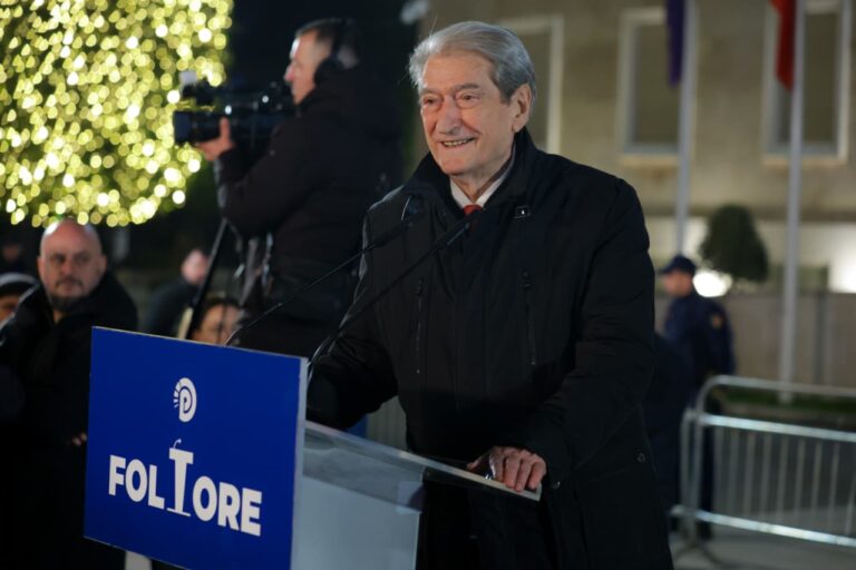 mbyllet-protesta-para-kryeministrise!-berisha-mesazh-demokrateve:-te-mbledhim-sa-me-shume-mbeshtetes,-kemi-nje-jave-kohe-deri-me-22-dhjetor