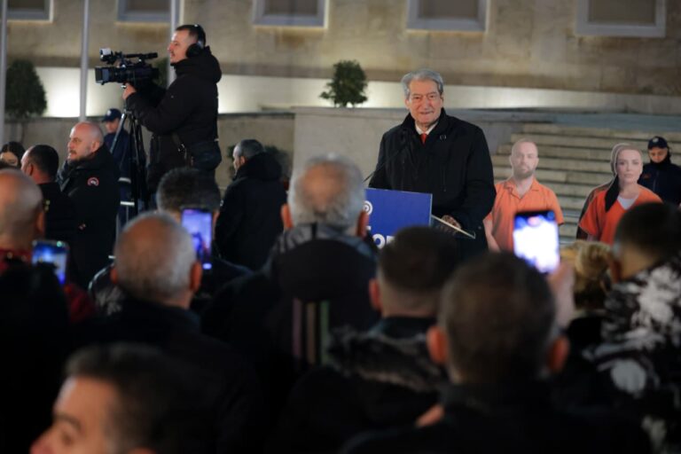 berisha:-te-pergatitemi-per-protesten-e-22-dhjetorit!-ate-qe-rama-perjetoi-ne-vitin-1991,-kur-ikte-me-autoblinda-nga-blloku,-do-ta-provoje-serish,-do-jape-llogari-edhe-nese-shkon-prapa-diellit