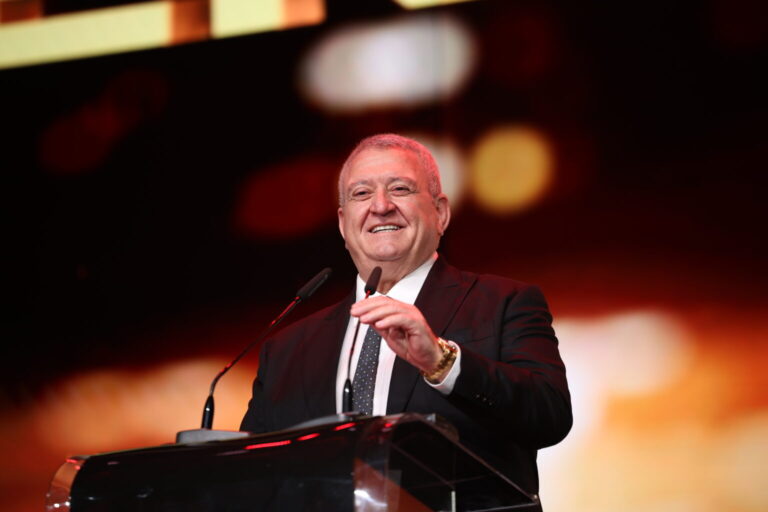 armand-duka-premton-3-mln-euro-per-futbollin-shqiptar-por-kerkon-tanime-edhe-ndihmen-e-qeverise-per-zhvillim!