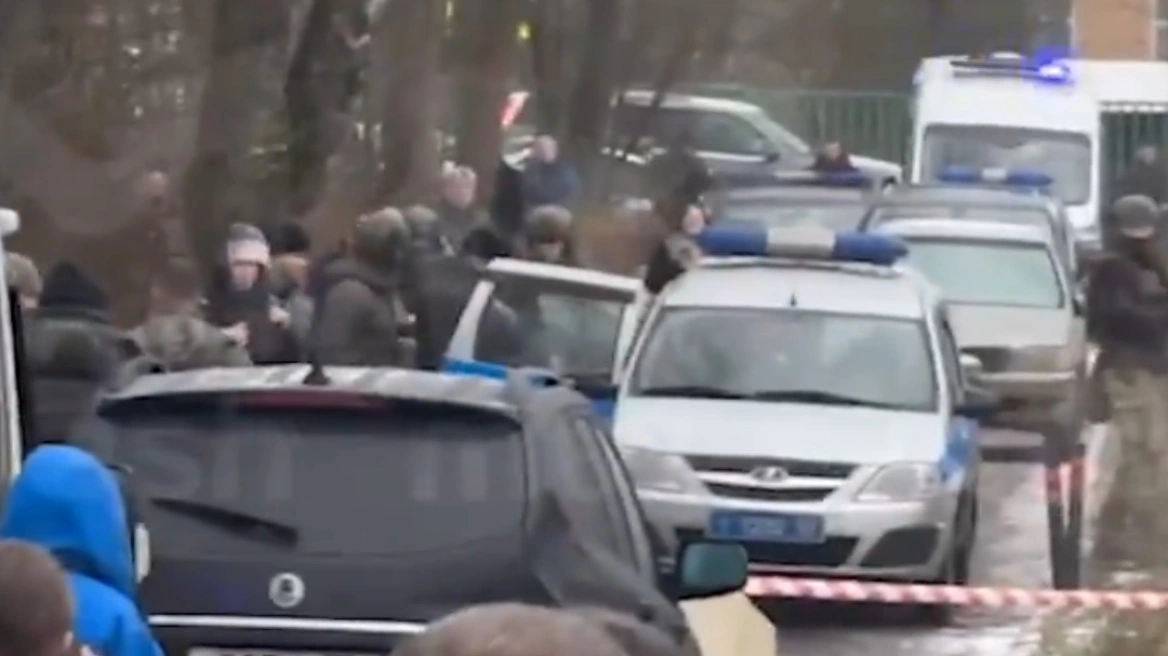 sulm-me-thike-ne-nje-shkolle-fillore-ne-moske,-humb-jeten-nje-nxenes,-plagoset-roja