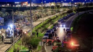 do-te-lejohen-vetem-emergjencat/-bllokohet-serish-aksi-rrugor-kakavije-janine