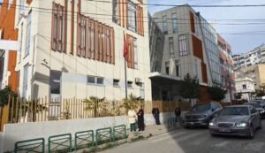 operacioni-“metalurgjiku”-ne-elbasan,-dalin-para-gjykates-te-arrestuarit,-pritet-te-njihen-me-masen-e-sigurise