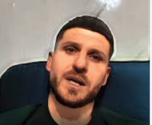 sherre-e-debate-online/-plagoset-me-arme-zjarri-personazhi-i-njohur-i-rrjetit-social-“tiktok”