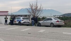 aksident-ne-ne-aksin-lushnje-berat,-tre-makina-perplasen-me-njera-tjetren