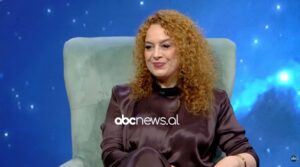 thyen-heshtjen-flaura-kureta:-udhetimi-nis-me-pianon,-por-skena-me-jep-ndjesine-e-shtepise-se-vertete