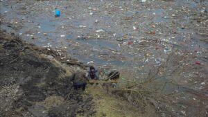 sllovaki,-vullnetaret-pastrojne-mbeturinat-e-grumbulluara-ne-digen-e-ruzinit