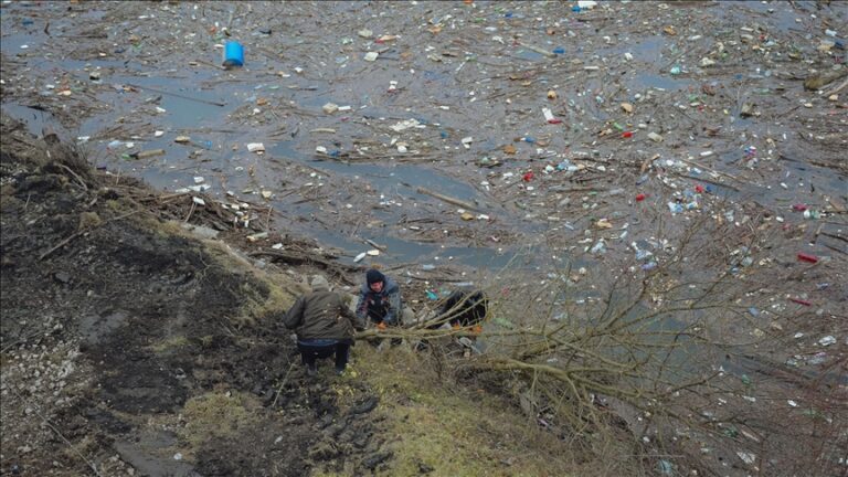 sllovaki,-vullnetaret-pastrojne-mbeturinat-e-grumbulluara-ne-digen-e-ruzinit