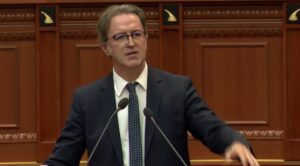 “cdo-gje-qe-te-rrethon-mban-eren-e-kalbezimit-te-pushtetit-te-vjedhur”,-alizoti-mesazh-rames:-ke-vetem-nje-zgjedhje:-te-shpetosh-shqiperine-nga-poshterimi