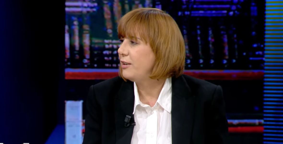 “teknologjia-vetem-e-ka-pasuruar-tregun”/-alda-bardhyli:-sfida-e-librit,-globale.-por-numri-i-botimeve-te-reja-ka-mbushur-librarite