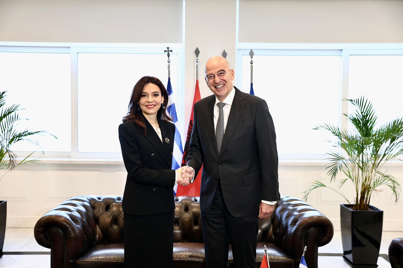 athine/-spiropali-pritet-nga-ministri-i-mbrojtjes:-shqiperia-dhe-greqia,-bashkepunim-strategjik-per-sigurine,-tirana-pret-ne-2027-samitin-e-nato-s