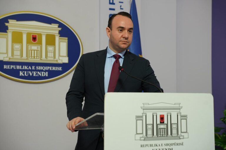 “infiltrimi-i-krimit-ne-majat-e-qeverise”/-balliu:-narkopushteti-po-ben-gjithcka-per-te-garantuar-paprekshmerine-e-belinda-ballukut.-me-22-dhjetor…