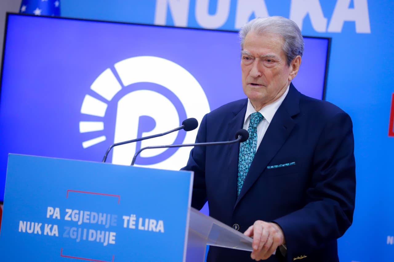 spak-dorezoi-provat-per-t’i-hapur-rruge-arrestimit-te-ballukut”,-berisha:-peleshi-i-ka-mbyllur-ne-kasaforte!-s’ua-dorezon-anetareve-te-keshillit-te-mandateve