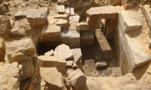 ishte-ndertuar-ne-nder-te-perendise-se-diellit-ra,-zbulohet-tempulli-i-humbur-4.500-vjecar-ne-egjipt