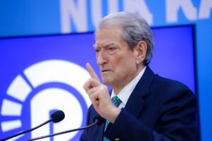 “sqaroji-atij-k*rve-qe-nuk-do-hapen-procese-te-reja-se-nuk-lejon…”/-berisha-publikon-komunikimet-balluku-berberi:-r…-i-ka-premtuar…