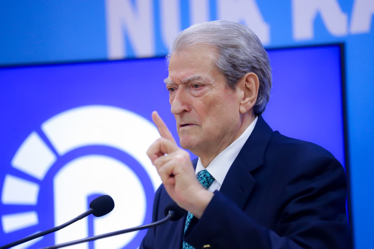 “sqaroji-atij-k*rve-qe-nuk-do-hapen-procese-te-reja-se-nuk-lejon…”/-berisha-publikon-komunikimet-balluku-berberi:-r…-i-ka-premtuar…