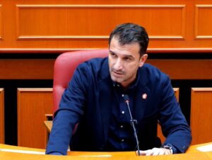 “duhet-te-jete-ne-mbledhje-per-buxhetin”,-spak-refuzon-kerkesen-e-keshillit-bashkiak-te-tiranes-per-veliajn