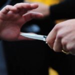 “pse-me-zure-rrugen?”/-zbardhet-sherri-mes-adoleshenteve-ne-shkollen-ne-sarande,-si-u-plagos-15-vjecari