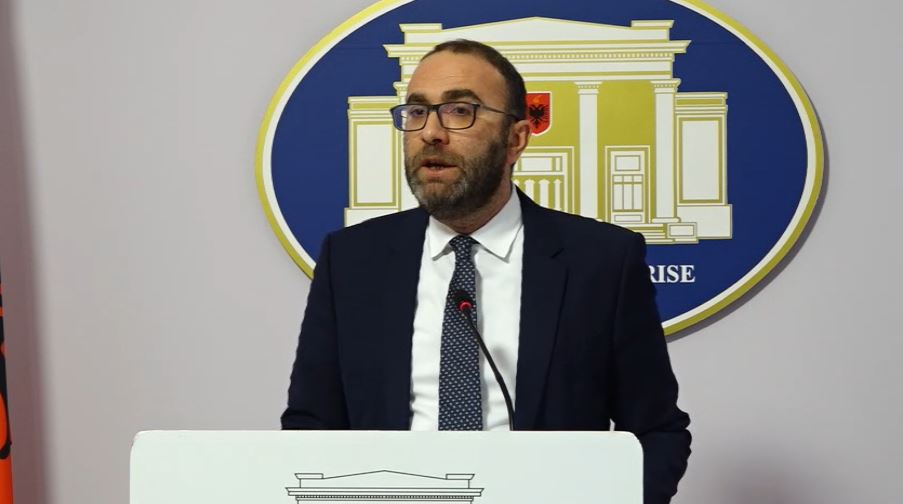 kuvendi-nuk-i-dha-provat-per-ballukun-deputeteve,-bardhi:-niko-e-ke-gabim!-korrupsioni-nuk-mbyllet-dot-ne-kasaforte