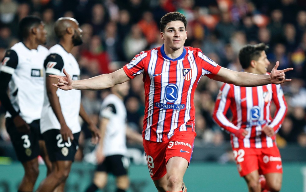 tri-kushtet-qe-duhet-te-plotesoje-barcelona-per-transferimin-e-julian-alvarez