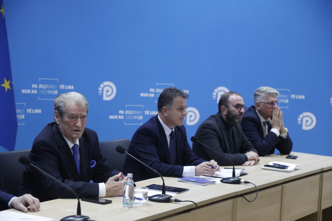 “harrojeni,-rama-nuk-iken-po-nuk-u-ngritem-ne”,-paralajmeron-berisha:-kete-here-beteje-eshte-me-sakrifice-dhe-perballje