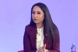 “pd-duhet-te-pastrohet,-nuk-e-terheq-firmen-dhe-as-kerkoj-ndjese”,-ilirjana-kucana-ne-mbledhjen-e-keshillit-kombetar:-doni-te-rrezojme-ramen?-cdo-deputet-te-sjelle-nga-100-veta