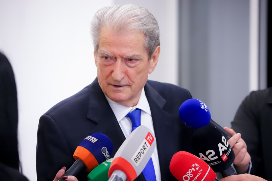 berisha-reagon-pas-deklarates-se-salianjit:-nuk-i-leviz-asaj-qe-thashe-ne-konference,-vija-e-kuqe-eshte-bashkepunimi-me-bandat