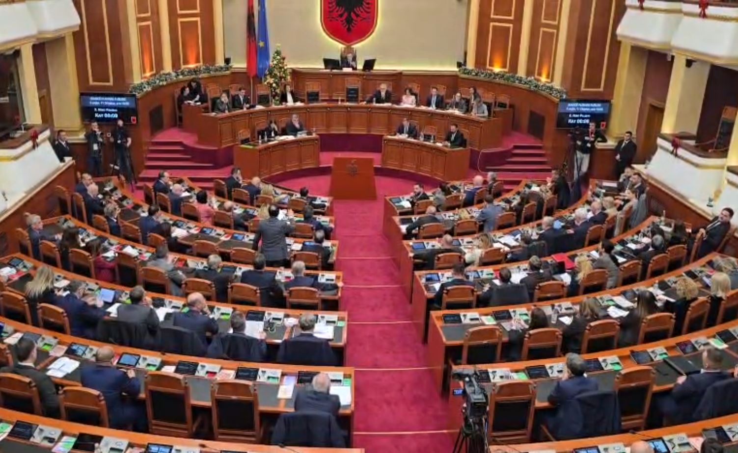 sot-seance-plenare/-nga-betimi-i-avokatit-te-popullit-te-mocioni-me-debat-per-krimin-e-organizuar,-cfare-parashikon-rendi-i-dites