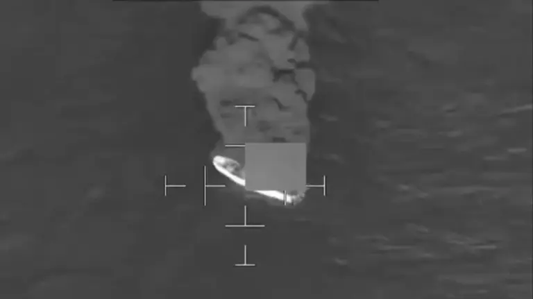 video/-ushtria-amerikane-godet-nje-motoskaf-ne-paqesor,-dyshimet-per-transportim-droge,-te-pakten-4-viktima