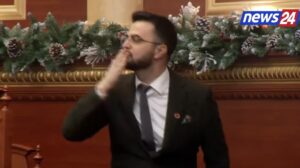 video/-shabani-hyn-“mes”-fershellimave-ne-kuvend,-betohet-mes-kaosit,-“nje-puthje-edhe-per-opoziten”