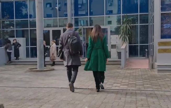 aksioni-i-spak-ne-akshi/-abuzime-me-tendera-miliona-euroshe,-mirlinda-karcanaj-dhe-hava-delibashi-paraqiten-ne-gjkko
