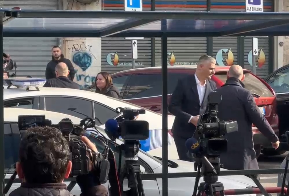 video/-paraqiten-ne-apelin-e-posacem-gentjan-gjyli-dhe-erald-elezi,-2-vartesit-e-ballukut-i-shoqeron-policia