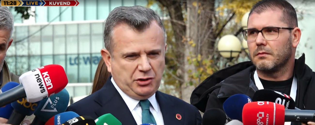 tensionet-ne-kuvend/-balla:-u-munduan-te-pengojne-betimin-e-avokatit.-pamje-e-njejte-si-ne-2017