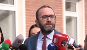 “nuk-perjashtojme-asnje-skenar”,-bardhi:-intimidon-deshmitaret-dhe-prish-provat!-do-kerkojme-seance-urgjente-per-heqjen-e-imunitetit-dhe-arrestimin-e-ballukut