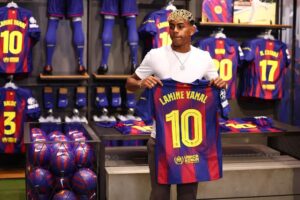 yamal-zbret-nga-froni-dyshen-messi-cr7,-vendos-rekord-ne-shitjen-e-fanellave