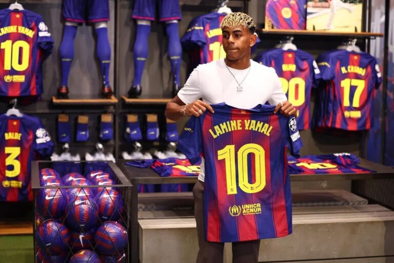 yamal-zbret-nga-froni-dyshen-messi-cr7,-vendos-rekord-ne-shitjen-e-fanellave