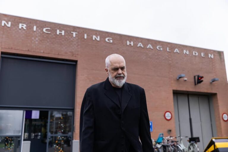 “godina-ku-luhet-teatri-i-turpit”/-rama-takon-thacin-ne-hage:-e-kam-gjetur-komandantin-ne-forme,-te-qete-e-te-buzeqeshur